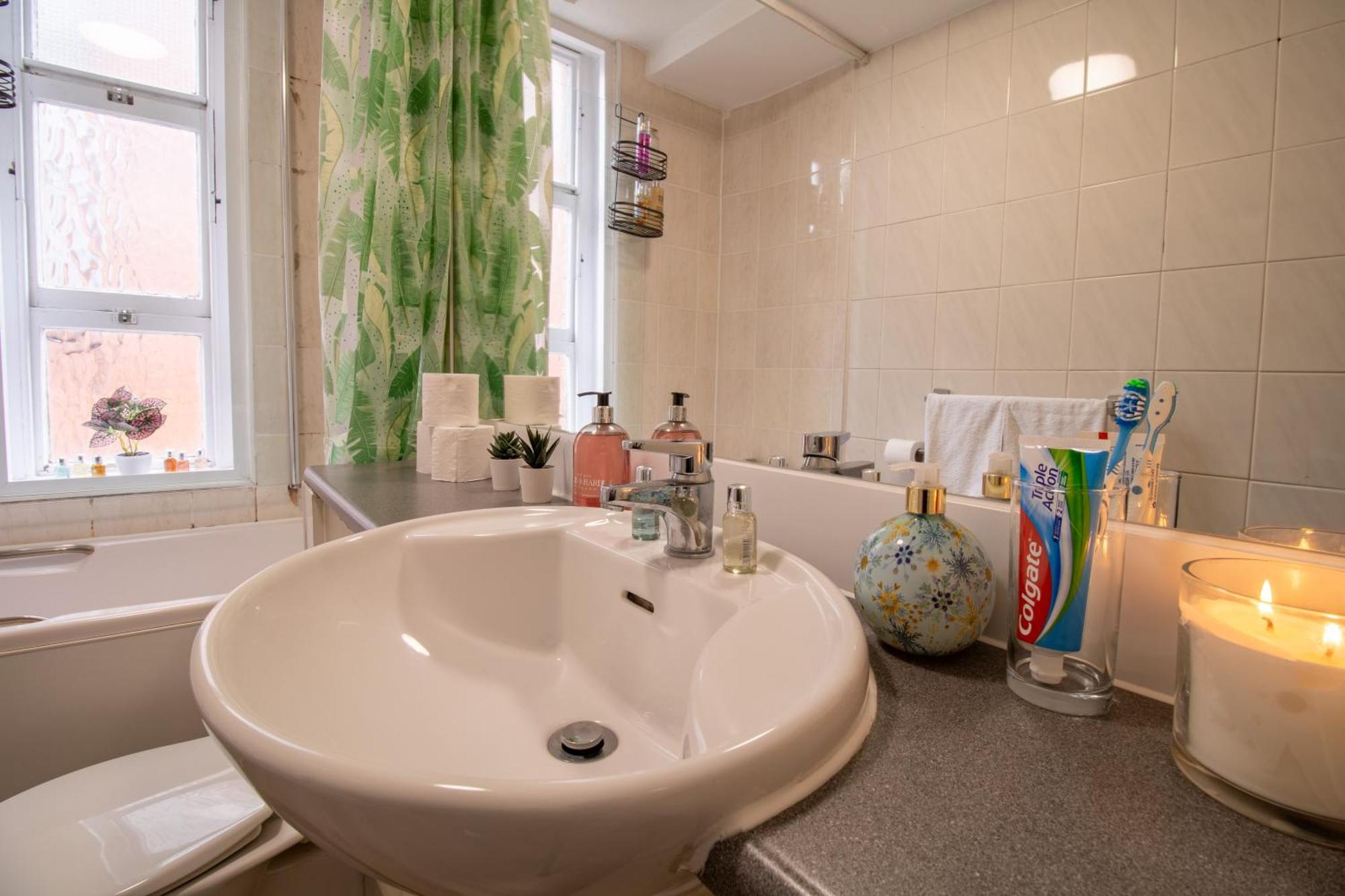 Cosy 2-Bedroom Apartment In Mayfair 8Cb - 4Th Floor No Elevator London Bagian luar foto