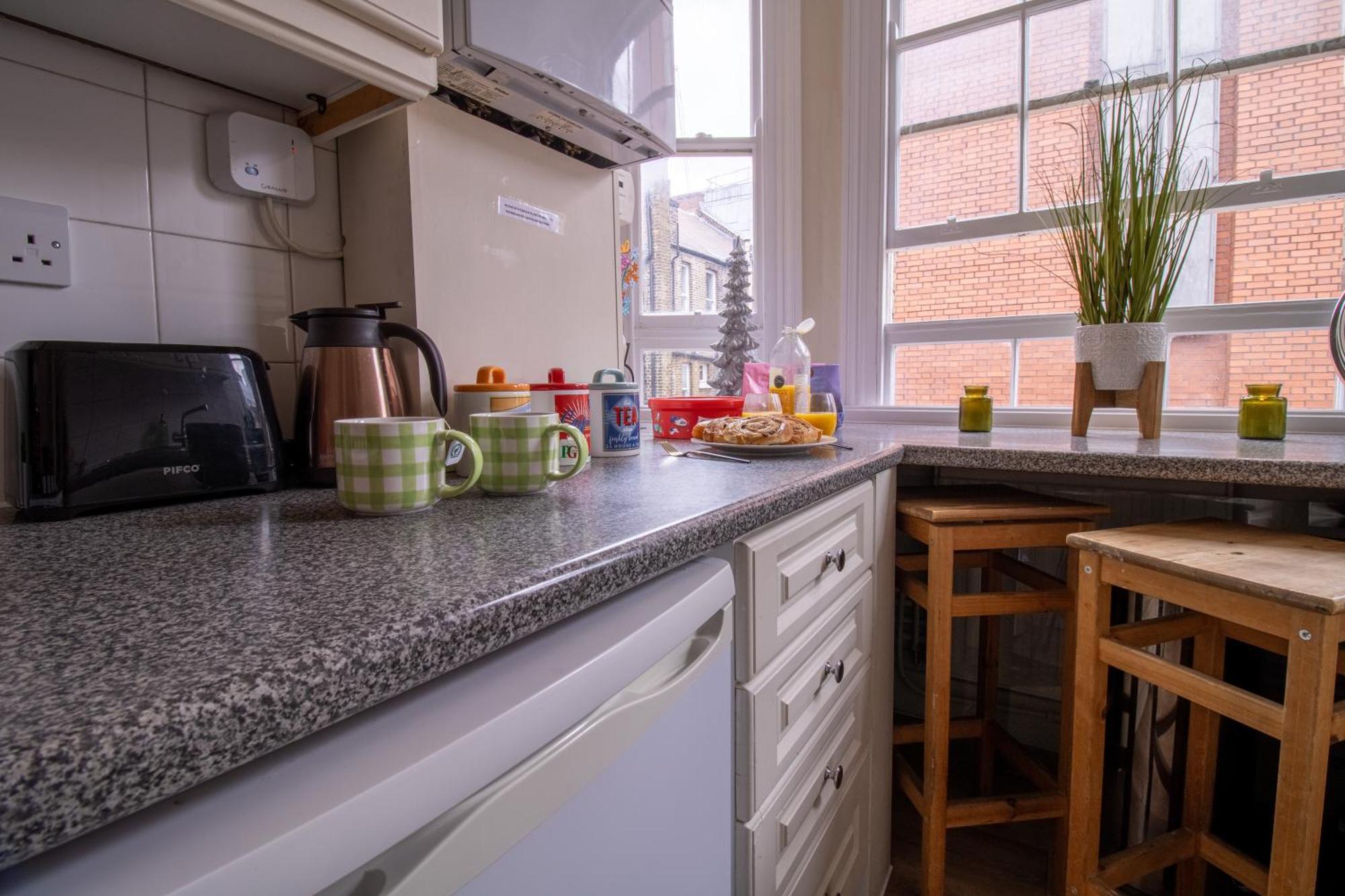 Cosy 2-Bedroom Apartment In Mayfair 8Cb - 4Th Floor No Elevator London Bagian luar foto