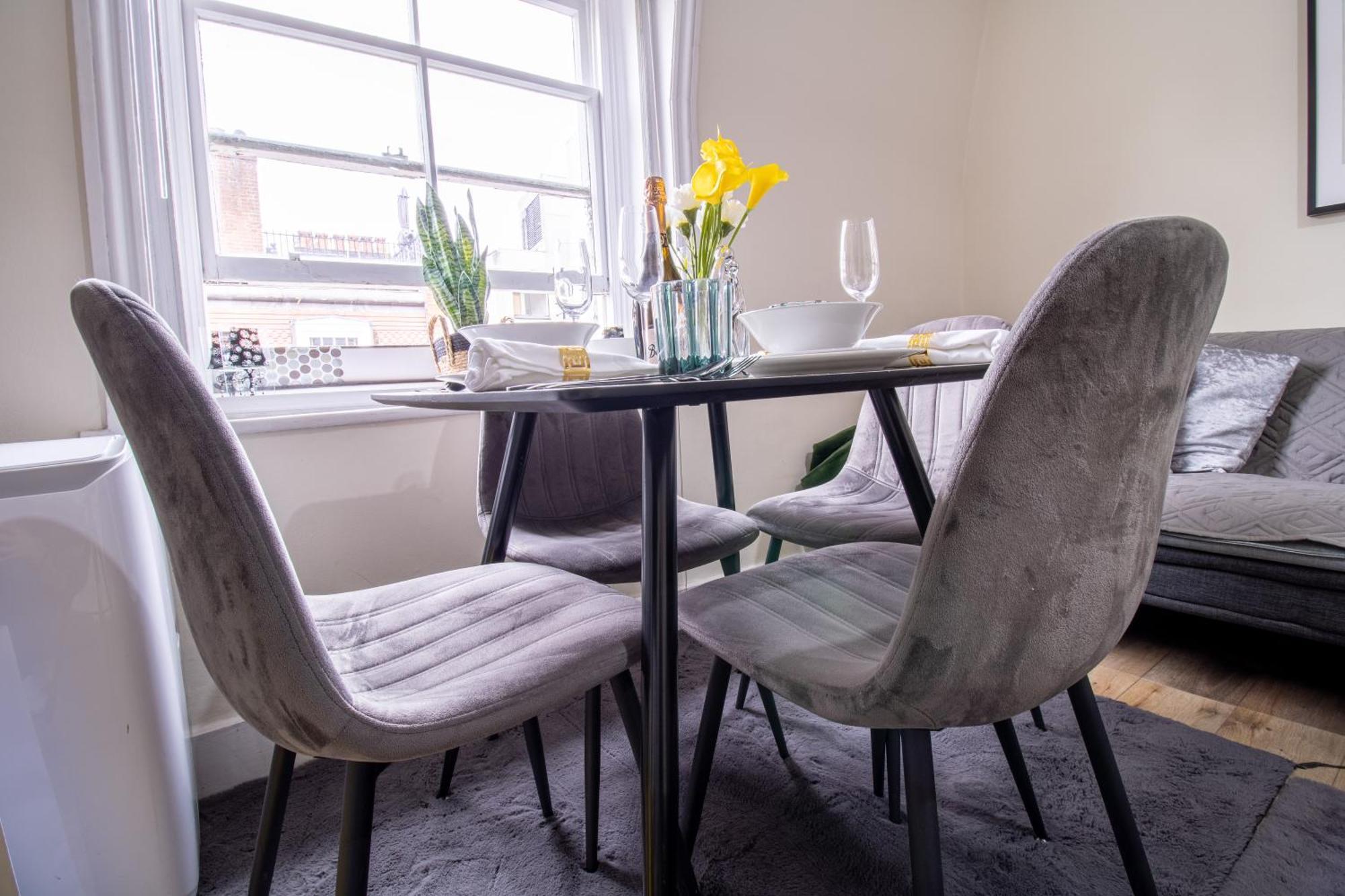 Cosy 2-Bedroom Apartment In Mayfair 8Cb - 4Th Floor No Elevator London Bagian luar foto