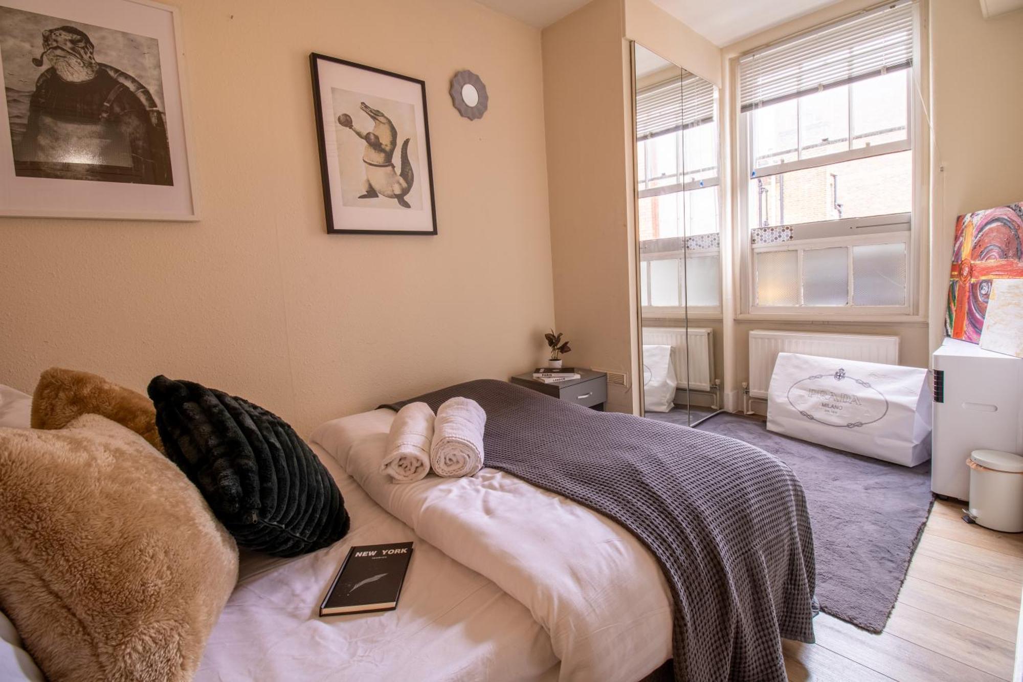 Cosy 2-Bedroom Apartment In Mayfair 8Cb - 4Th Floor No Elevator London Bagian luar foto