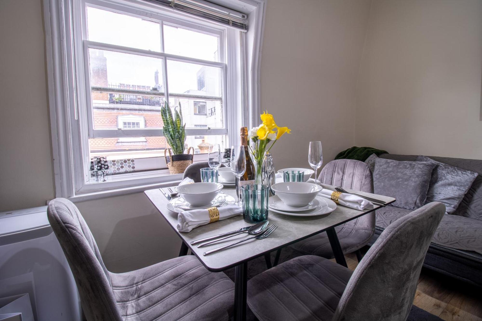 Cosy 2-Bedroom Apartment In Mayfair 8Cb - 4Th Floor No Elevator London Bagian luar foto