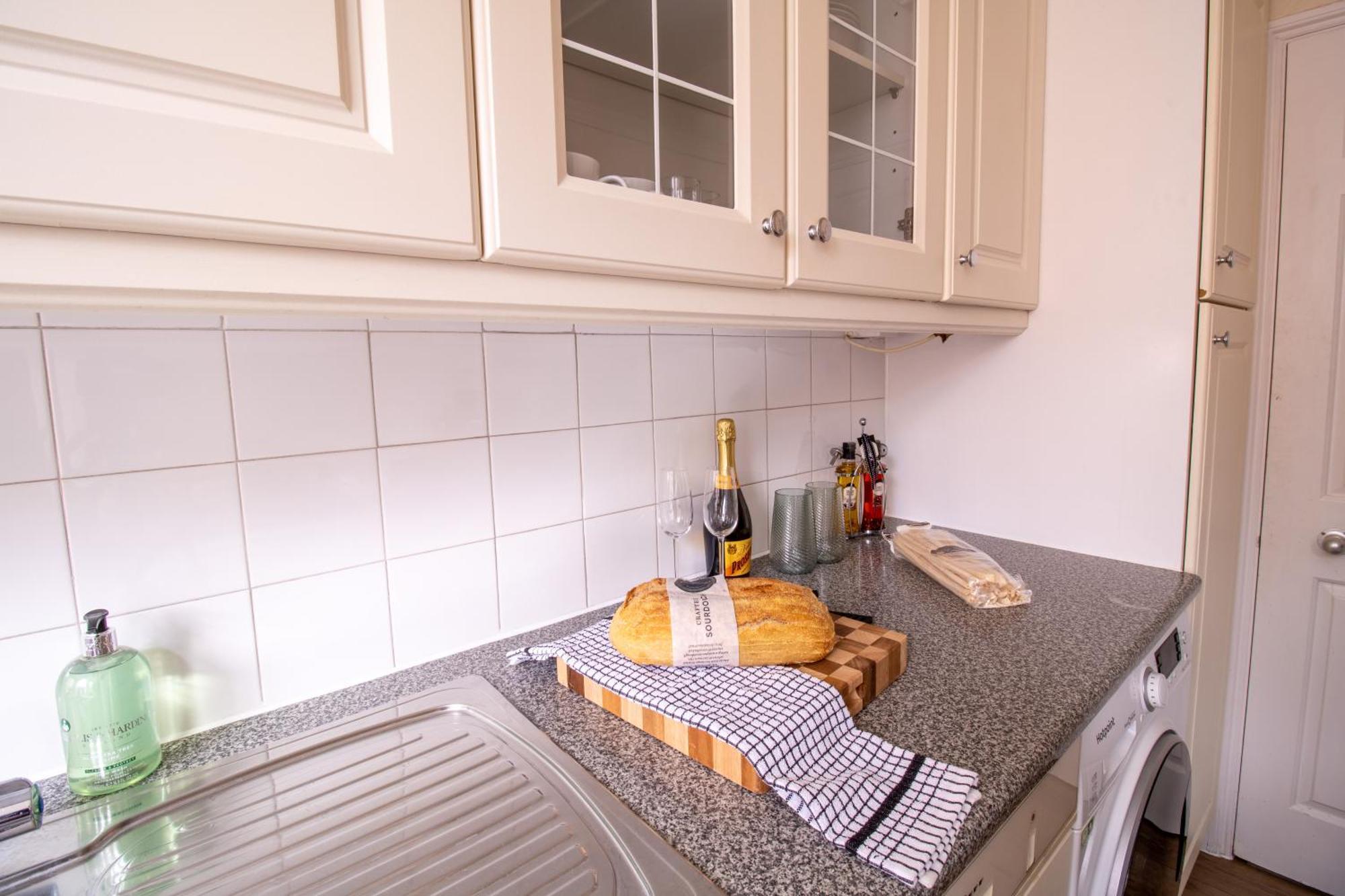 Cosy 2-Bedroom Apartment In Mayfair 8Cb - 4Th Floor No Elevator London Bagian luar foto